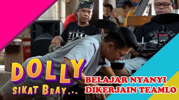 Bang Dolly belajar bernyanyi eh ternyata malah dikerjain.