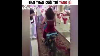 Bạn Thân Cưới Thì Tặng Gì