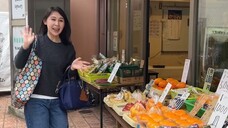 Lagi jalan nemu toko buah , tapi kayak rumahan gitu , ternyata yang jualan pasangan yang sudah sepuh