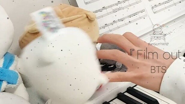 Aransemen piano dari lagu baru BTS "Film out"