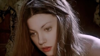"Có thực sự tồn tại vẻ đẹp như vậy không? Cô ấy đẹp như búp bê vậy."