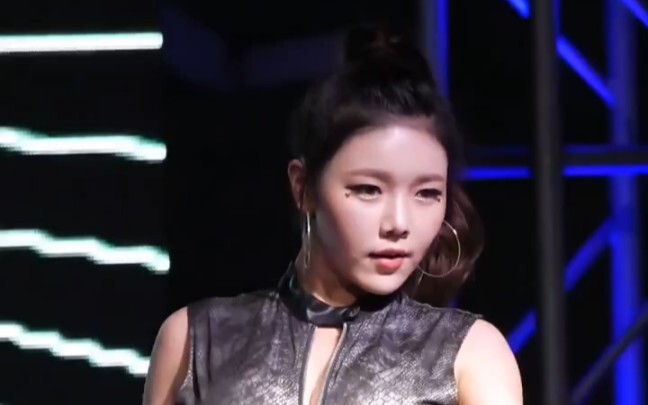 Korean girl group Laysha, Huili famous scene