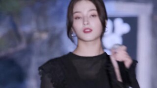 4K vertical screen shot of Momoland Nancy (Baam) leather skirt 191018 4K 60P Fancam