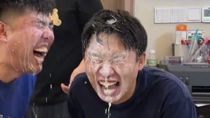 Dormitory laughter challenge, roommate turned into a human jet, and the ending was a big mistake!
