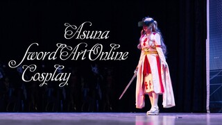 Asuna ( Sword Art Online ) Cosplay defile