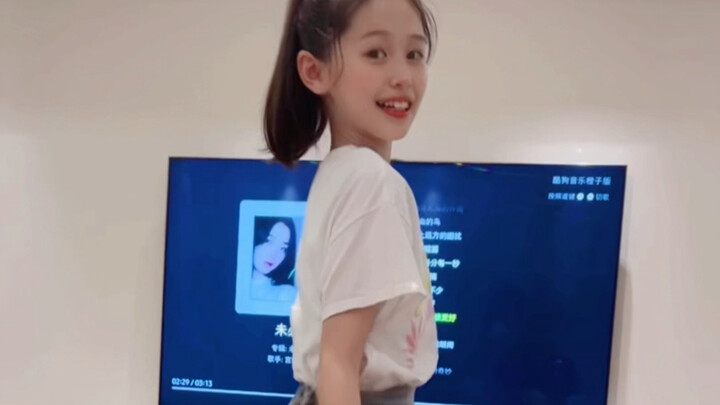 来模仿转圈了！