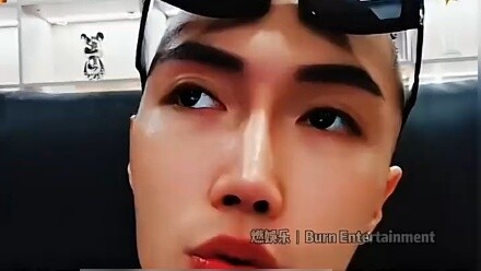 Listen to what F3 boy band member Lu Dan says about how much money he can make in a month!