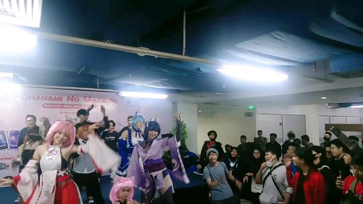 Mendadak ngedance xD