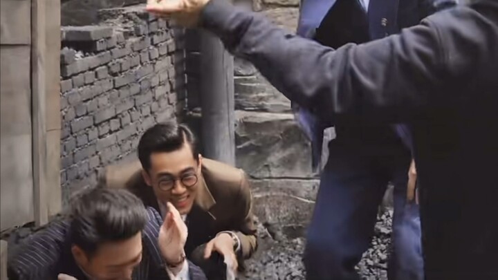 Oh mu oh mu men's happiness is so childish hahahaha three childish ghosts