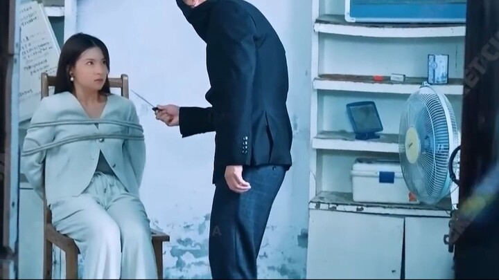 ขอทานหนุ่มยากจนบังเอิญช่วยซีอีโอสาวจากการถูกลักพาตัว และถูกรับไว้เป็นสามี
