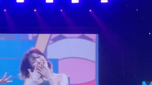 Siapa yang menghakimi konser Red Velvet karena memiliki sikap yang buruk? ! Bukankah kita sedang men