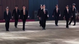 Các chàng trai nhảy điệu Latin, nam tính, đẹp trai và quyến rũ