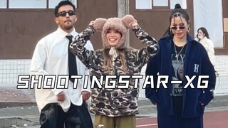 今天在外面跳Shootingstar，有好多人找我们拍照哈哈