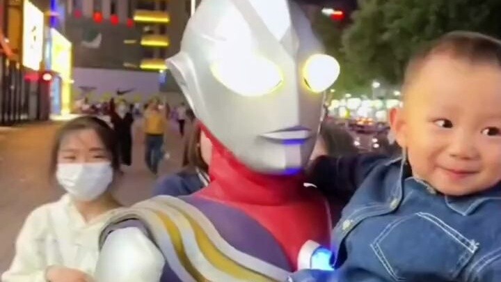 Ultraman Zero sedih