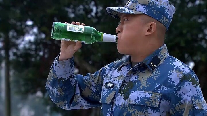 Sức chứa phổi của Jiang Xiaoyu khủng khiếp đến mức anh ta có thể thổi bay một cái chai chỉ bằng một 