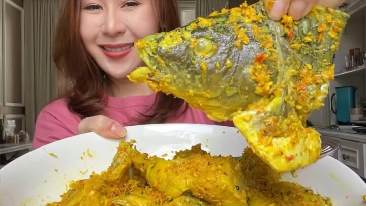 Ikan mas mentah katanya dari tapanuli..   gimana rasanya ya ,, ayo kita coba