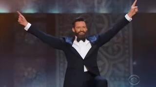 Vừa nhảy suốt chặng đường suôn sẻ thế? ? ? Hugh Jackman thực sự được chọn làm giáo viên thể dục