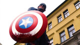 "Một người là Captain America nhuốm máu, và người kia là đội trưởng đã bảo vệ thế giới và nâng đỡ Qu