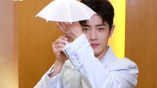 The long-lost Xiao Zhan's costume change is here. This is the little white umbrella used by Hakimi, 