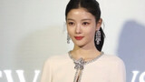 #我与 Devil# Actor Kim Yoo Jung attended and posed for the opening event of the modern crystal lifesty