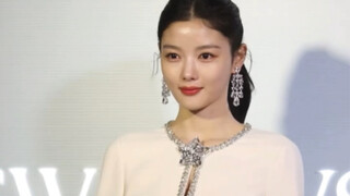 #我与 Devil# Diễn viên Kim Yoo Jung đã tham dự và tạo dáng cho sự kiện khai trương cửa hàng nội địa đầ