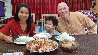 ยำวุ้นเส้นกุ้งหมึก กินไปตัดเส้นไปอิอิปีกไก่ต้มซีอิ้ว Glass Noodle Salad With Seafood