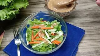 MAKE THIS YUMMY DRESSING FOR YOUR SALAD // ROASTED SESAME DRESSING