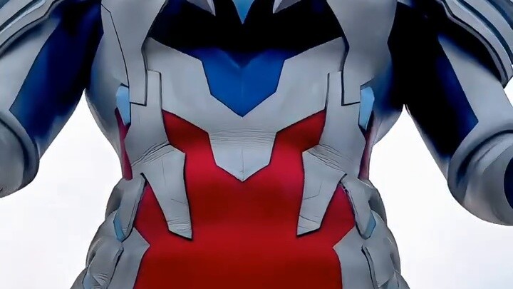 Casing kulit Ultraman Zeta membuka kotak Alpha Armor