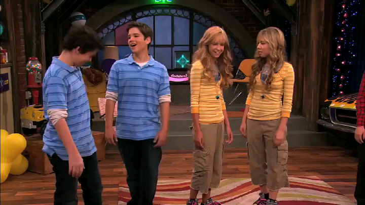 iCarly (Season 2) Episode 12 - iLook alike