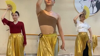 My God, I really love this peerless dancer.