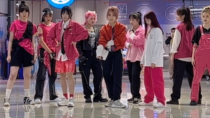 "Rasakan kekuatan Cherry Bomb, kan?" Bahasa Indonesia: Roadshow Cherry Bomb yang langka di Tiongkok 