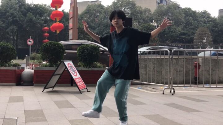 My brother is dancing to Franklin's choreography on the street