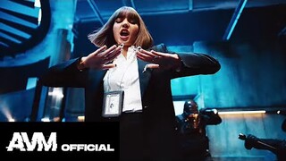 LALISA but everytime she says "LALISA", it gets faster