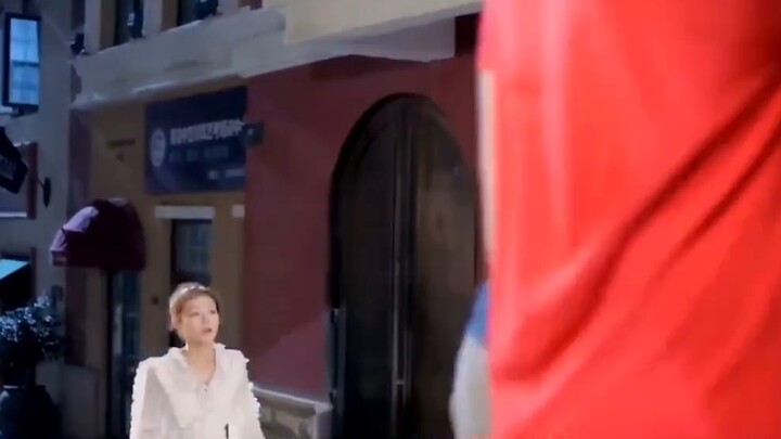 "Hàng xóm của tôi không ngủ được. Thì ra đây là số phận huyền thoại."