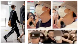 Wang Yibo is truly a "super expert" in walking with a deep-brimmed hat that covers half of his face