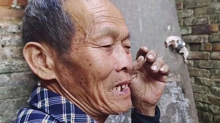 Grandpa spent over 600 yuan to buy an ostrich online, but it died! !
