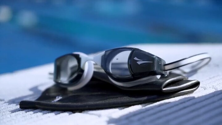 Smart Swim Goggles, Fitness Tracker with a See-Through Display that Shows your Metrics while Swimmin