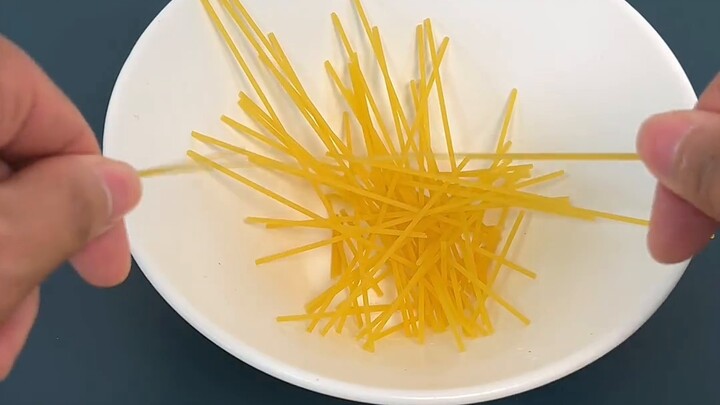 Misi mustahil, lipat pasta menjadi dua bagian!
