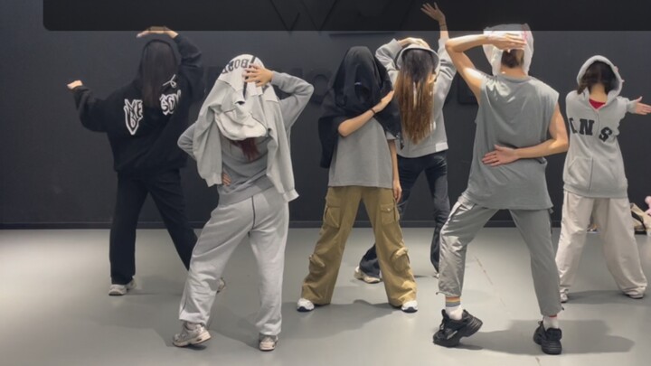 【NMIXX】Blindfolded challenge "DASH" dance practice room