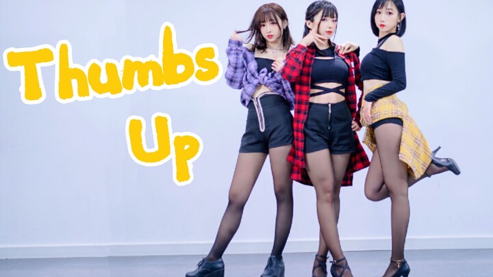【蹦迪小分队】thumbs up♥淡黄的长袖 蓬松的头发~