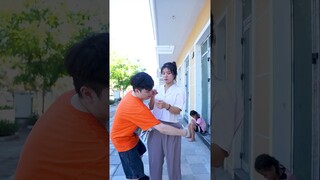 SHK - Cô bé đáng thương và anh trai tốt bụng - Poor girl and kind brother #shorts