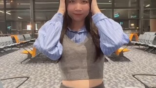 เต้นกลางสนามบินไปเล้ย~ ><