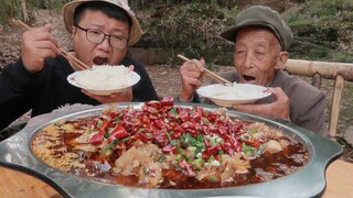 80 tệ 3,5kg ếch trâu làm món “Ếch Trâu Hầm” thịt béo ngậy thơm cay