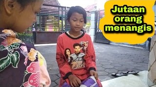 ANAK KECIL BERJUALAN SABUN KELILING CUMA PAKE TAS KECIL & SEPEDA 😭😭😭