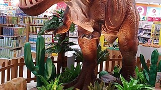 Leluhurnya ayam katanya sih.. Si om T-rex