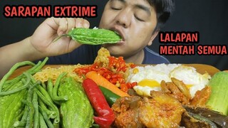 LALAPAN MENTAH DIMAKAN PAKAI AYAM GEPREK TERONG GORENG JENGKOL BALADO DAN TEMAN-TEMANNYA