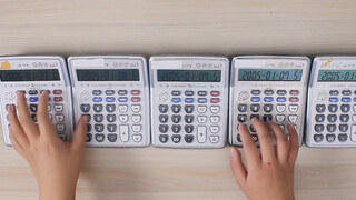 Memainkan lagu Kenshi Yonezu dengan 5 buah kalkulator.