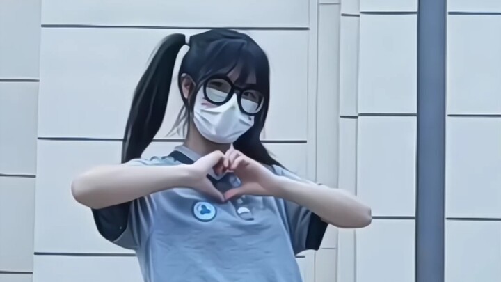 Aku menyukaimu jadi aku akan iri pada siapa pun ૮₍ ◞‸◟₎ა lebih banyak melompat lebih banyak!