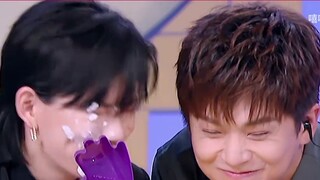 【THE9】ผู้คนที่ผ่านไปมาเก้าคนมีการจัดการการแสดงออกที่ยอดเยี่ยม (5 เซ็นต์ต่อบรรทัด กรุณาลบเครื่องหมายว