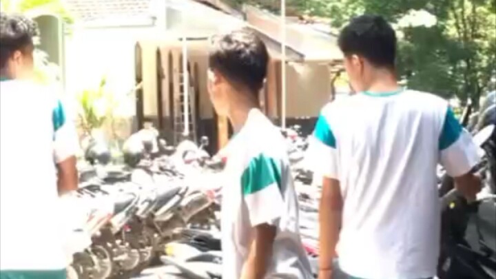 kelakuan temen sekelas waktu gabut di jam pelajaran pjok 🤣🤣